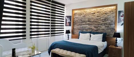 Habitación Deluxe | Ropa de cama hipoalergénica, edredón y minibar