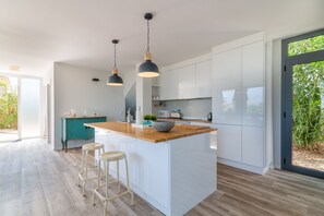 Fridge, microwave, oven, stovetop - Kasalmar, Beach House 5StarsHome Mallorca, private swimming pool,air,wifi,beach. (Son Serra de Marina)