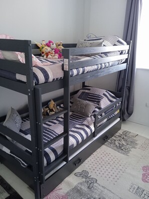 3 chambres, fer et planche à repasser, Wi-Fi gratuit, draps fournis