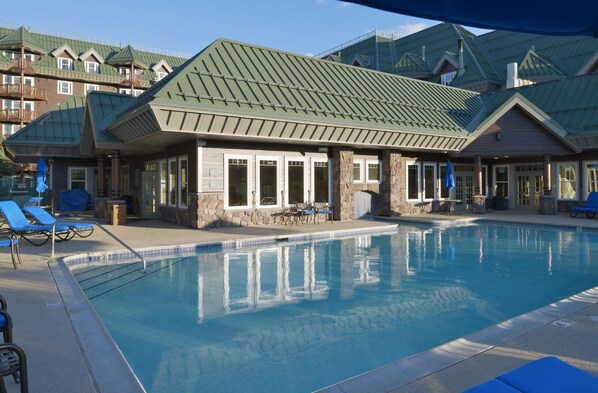 Sisäuima-allas, ulkouima-allas