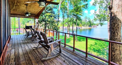 Lakefront, pet friendly, cabin with spectacular views on South Toledo Bend.