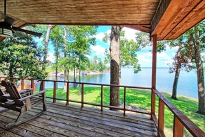 Property grounds - Lakefront, pet friendly, cabin with spectacular views on South Toledo Bend. (Burkeville)