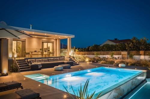 Helios Luxury Villa - Three Bedroom Villa, Sleeps 8