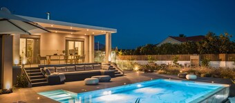 Helios Luxury Villa - Trois Chambres Villa, Couchages 8