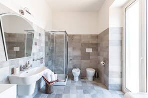 Shower, bidet, towels