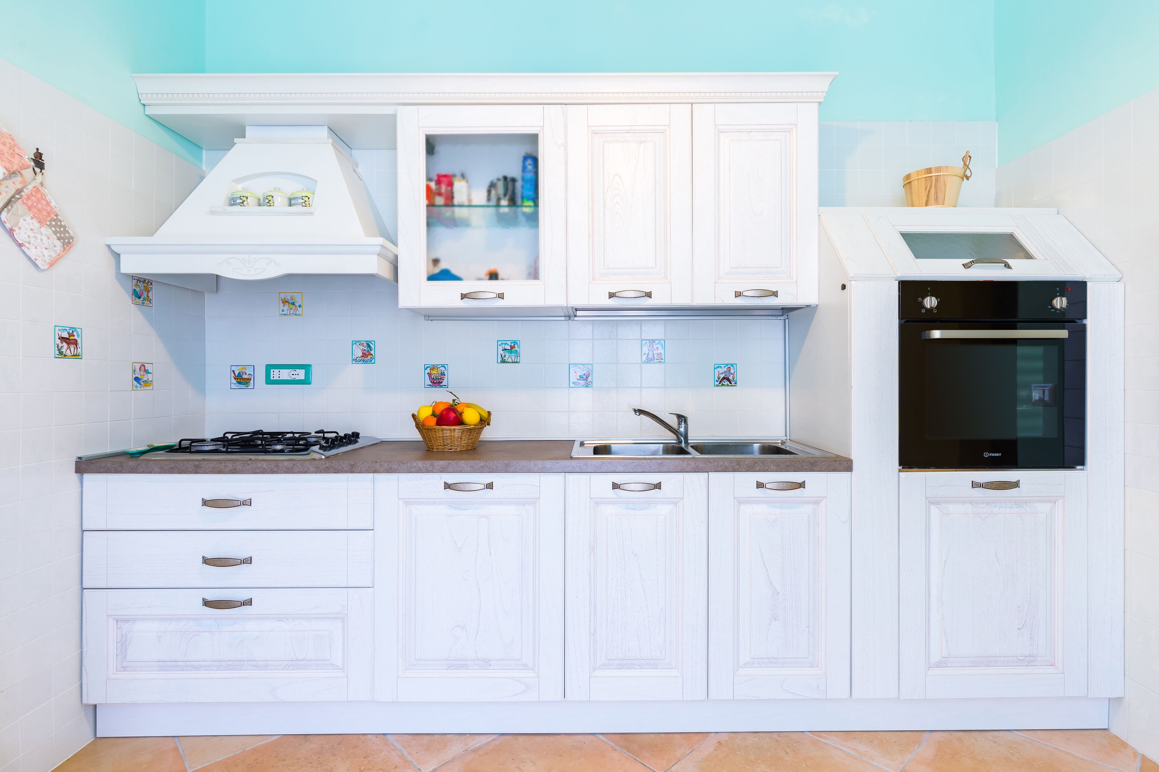 Réfrigérateur, four, plaque de cuisson, lave-vaisselle