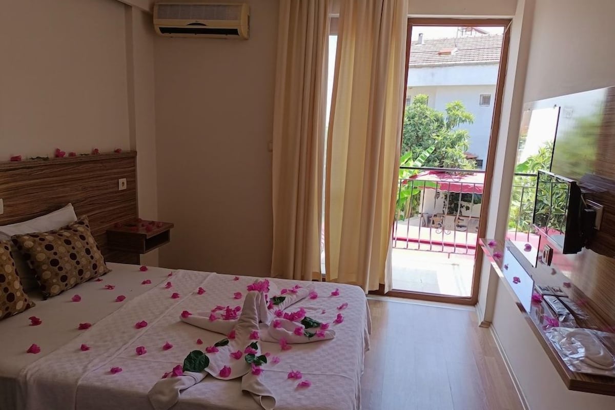 Premium bedding, blackout drapes, soundproofing, WiFi (free)