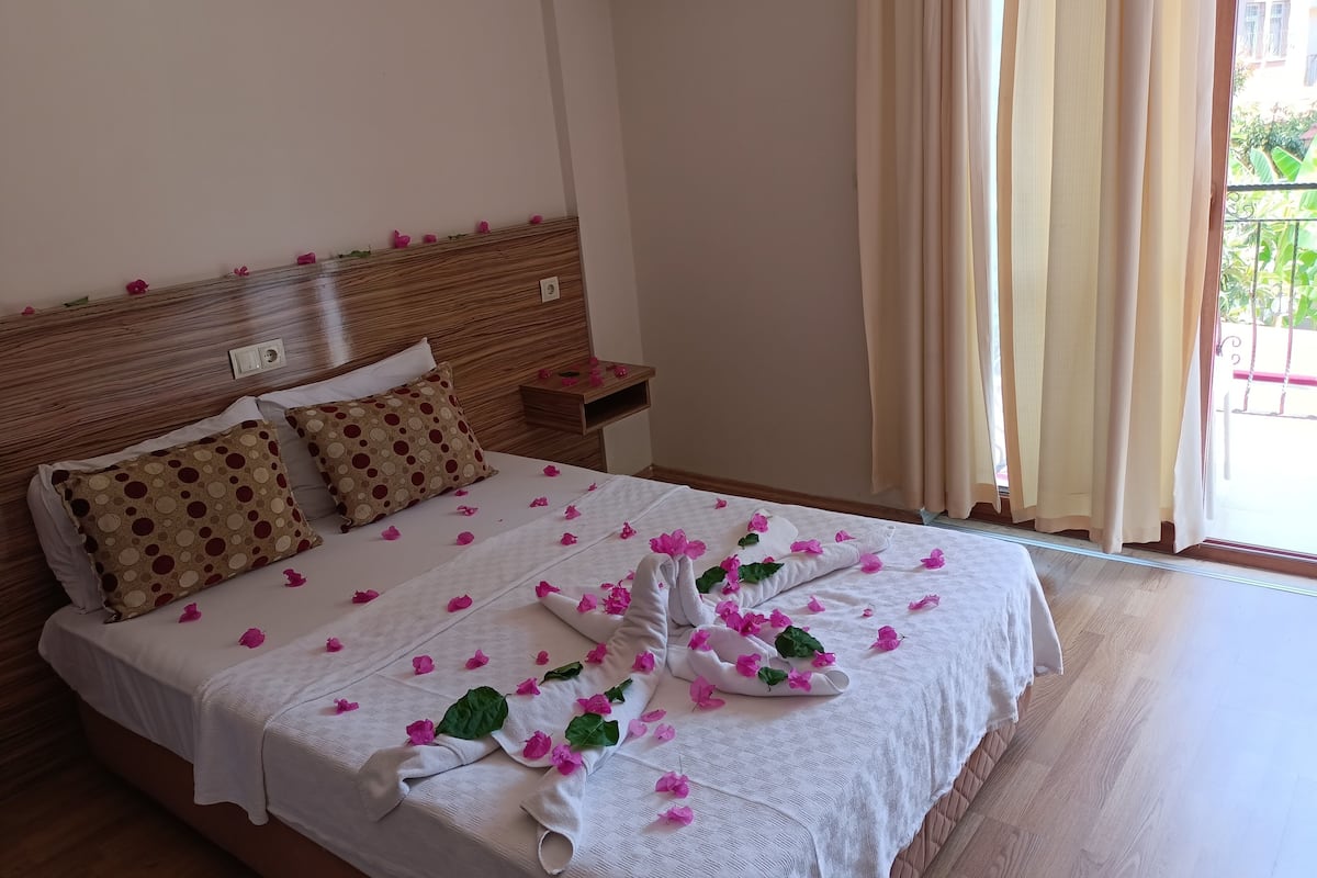 Economy Double or Twin Room | Premium bedding, blackout drapes, soundproofing, free WiFi