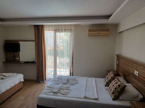 Premium bedding, blackout curtains, soundproofing, free WiFi - Hotel Barlas Fethiye (Fethiye)