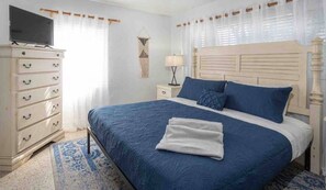 3 bedrooms, desk, iron/ironing board, free WiFi