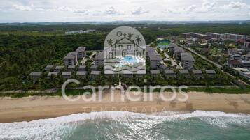 Ubicación a pie de playa y arena blanca