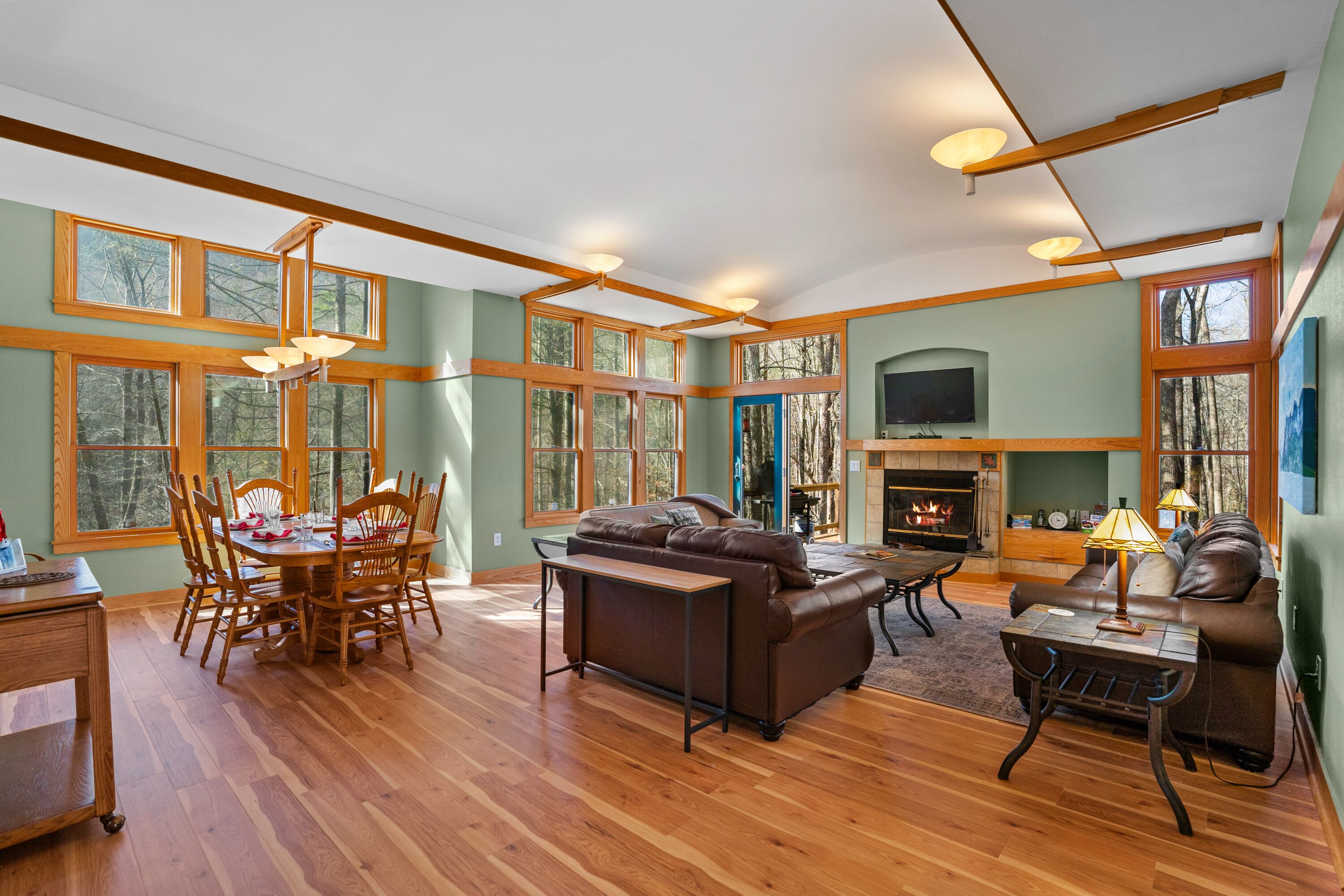 Hemlock Creek - Fire Pit, Pool Table, Internet, Resort Access - Mr Lake Lure Vacation Rentals