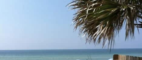 Beach nearby, sun-loungers, beach towels