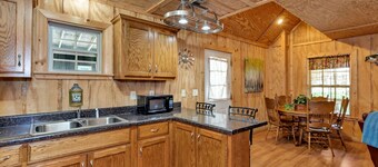 Cabin #1 Fisherman's Landing / Rustic Cabin w/ Covered Boat Shelter Sleeps 5