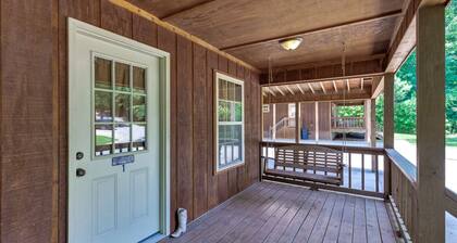 Cabin #1 Fisherman's Landing / Rustic Cabin w/ Covered Boat Shelter Sleeps 5