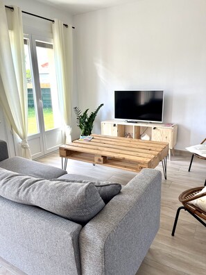 TV - Villa Citadine by Agence Bru - 388198 (Lacanau)