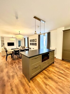 Interior - Redland Suites - Apartment 1 (Redland)