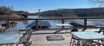 Lakefront cabin at Lake Barkley 