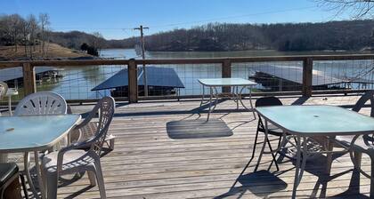 Lakefront cabin at Lake Barkley