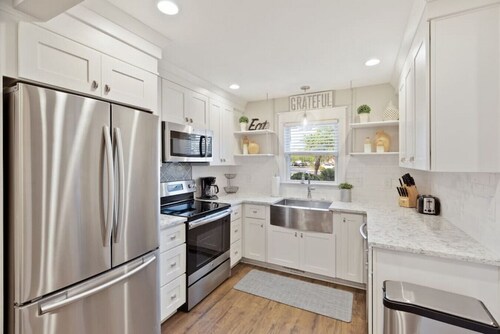 Minutes to Downtown Charleston, Shem Creek & Beach