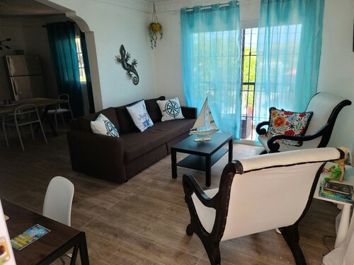 recently renovated 2 Bedroom Apt, on the 2nd floor with free parking