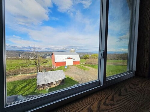 Newly Renovated Farm House with Lake View