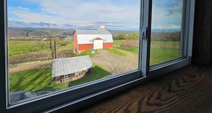 Newly Renovated Farm House with Lake View
