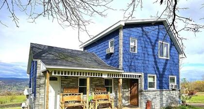 Newly Renovated Farm House with Lake View