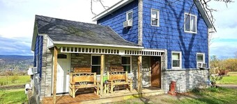 Newly Renovated Farm House with Lake View