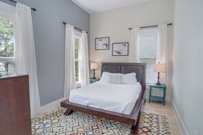 Talo (3 Bedrooms) | 3 makuuhuonetta, kannettavalle tietokoneelle sopiva työtila