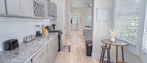 House (3 Bedrooms) | Private kitchen | Microwave, oven, stovetop, cookware/dishes/utensils