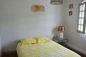 A bedroom with a bed, a lamp, and a window. - Ahetze, between Biarritz and St Jean de Luz House + swimming pool and parking lot *** (Ahetze)