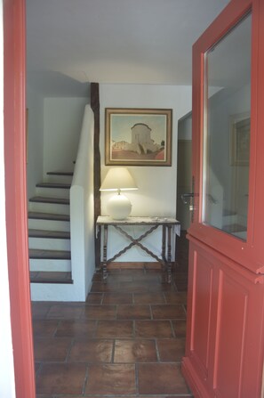 Interior - Ahetze, between Biarritz and St Jean de Luz House + swimming pool and parking lot *** (Ahetze)