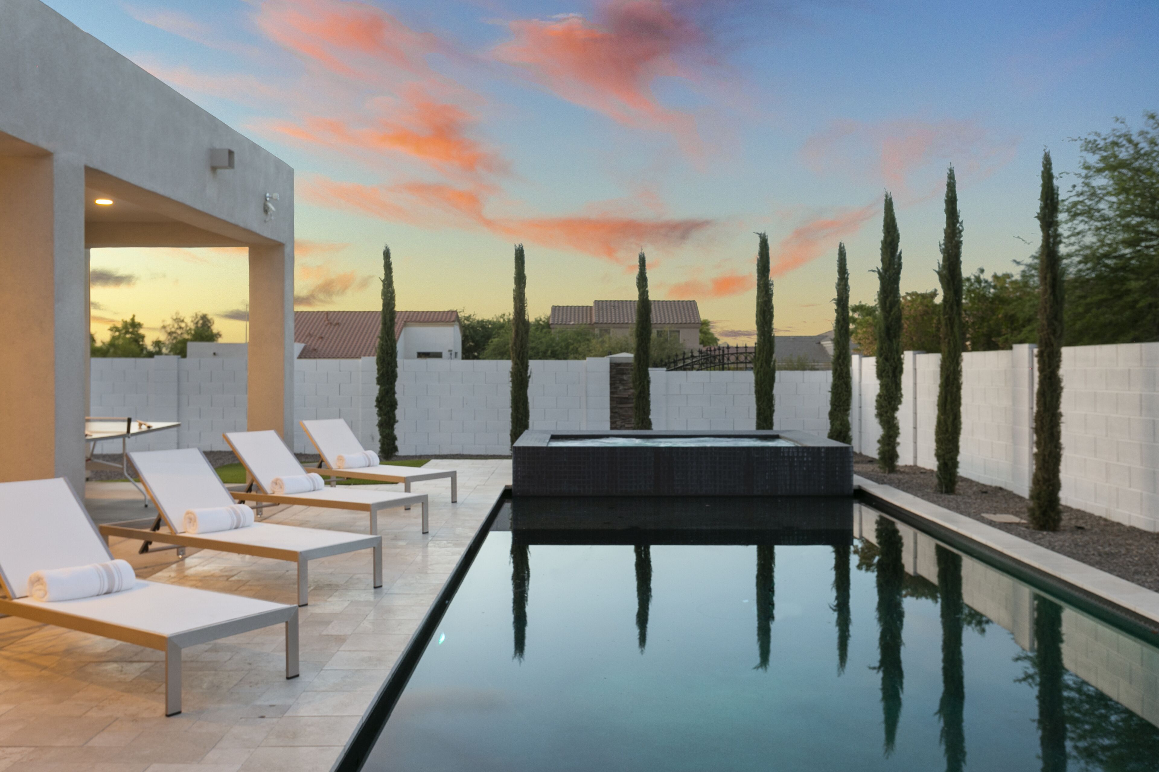 Luxury 20+ people Home!  Pool+ Hot Tub + MORE!