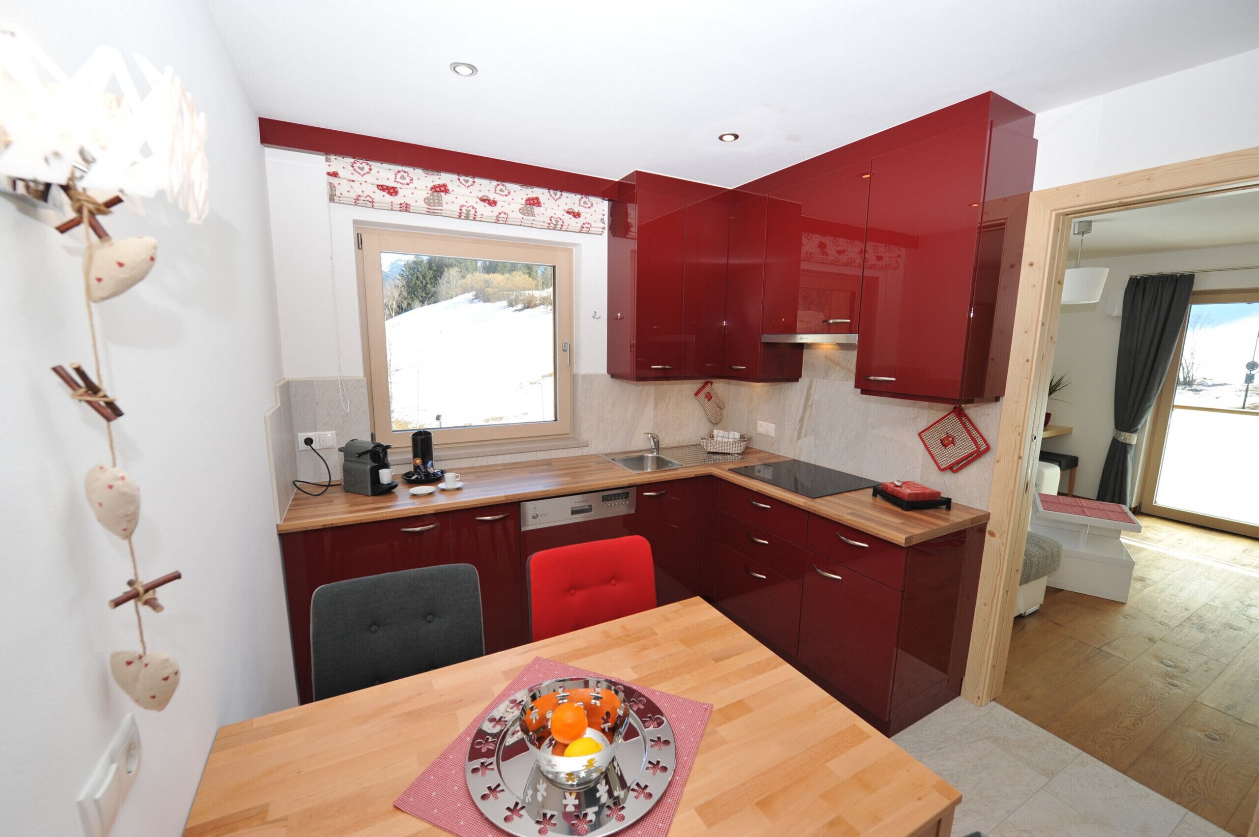 Fridge, microwave, dishwasher, coffee/tea maker