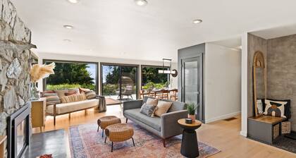 Sunrise Oasis. Water View. Family & Dog friendly
