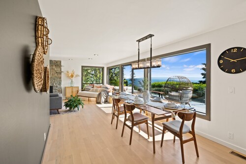 Sunrise Oasis. Water View. Family & Dog friendly