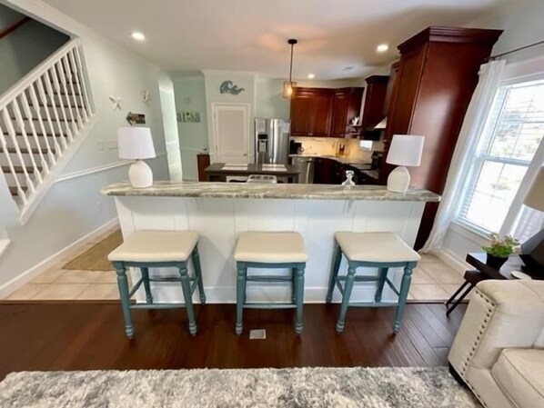 Refrigerador, microondas, horno y lavavajillas 