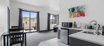 Alum @ The Cobblestone