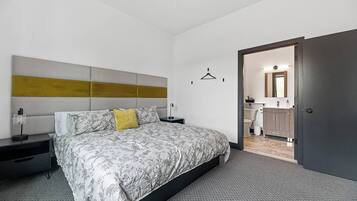 1 habitación, tabla de planchar con plancha, wifi gratis y ropa de cama