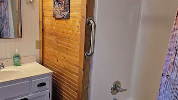 Combined shower/bathtub, hair dryer, towels, soap