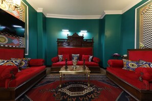 52-tums LED-tv med satellitkanaler, tv och golvvärme