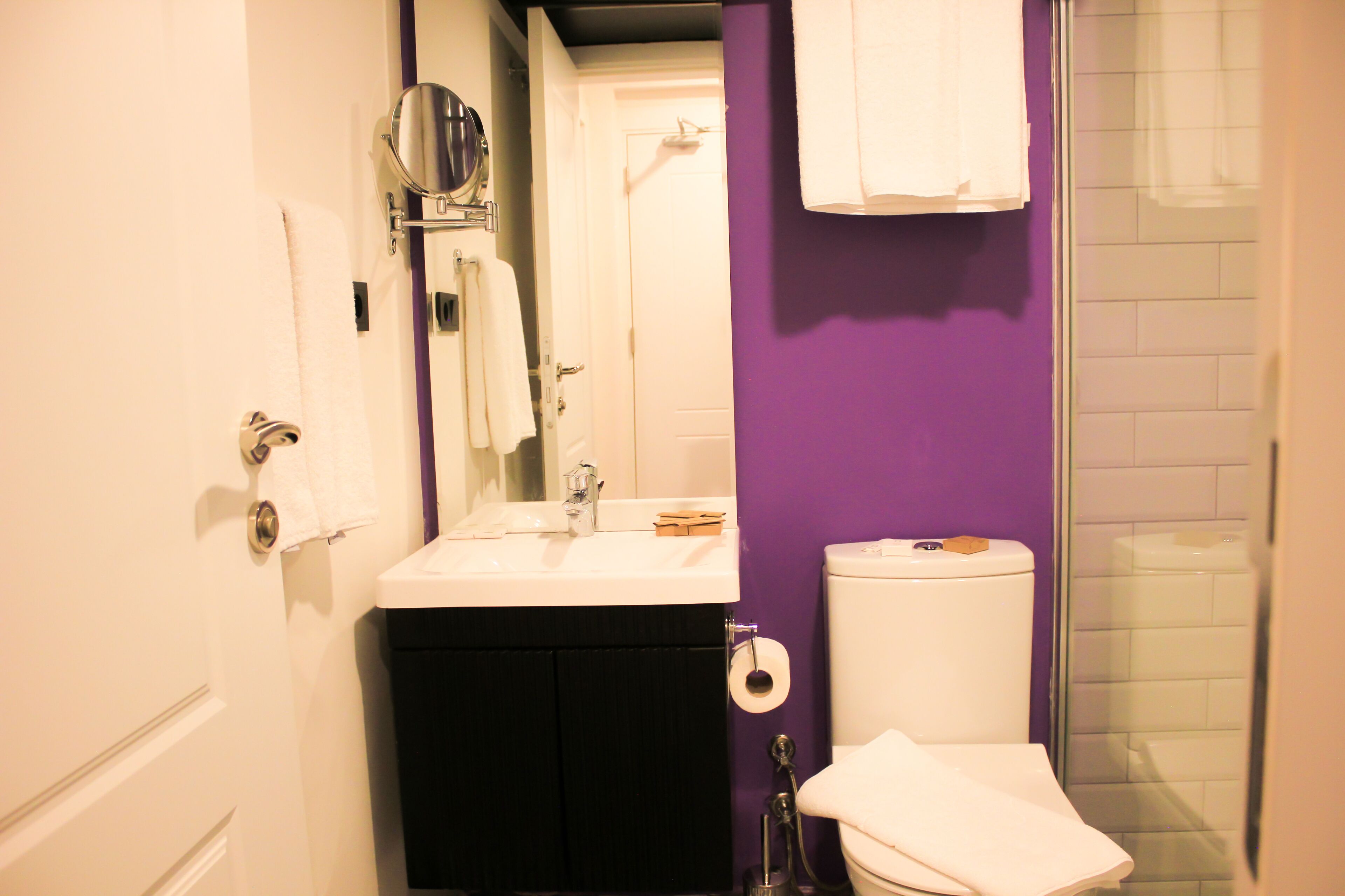 family suite | bathroom | shower, free toiletries, hair dryer, slippers