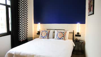 Articles gratuits dans le mini-bar, décoration personnalisée, bureau