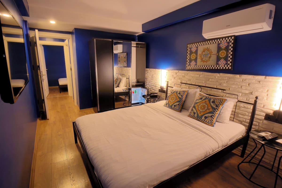 Family Suite | Free minibar, individually decorated, desk, laptop workspace