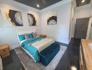 3 habitaciones, escritorio, tabla de planchar con plancha y wifi gratis 