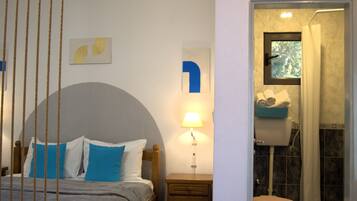 Premium bedding, in-room safe, desk, laptop workspace
