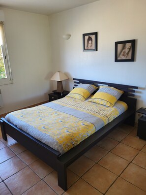 1 chambre, fer et planche à repasser, lit parapluie, Wi-Fi gratuit