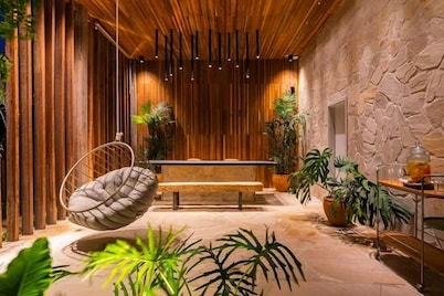 Makena Hotel