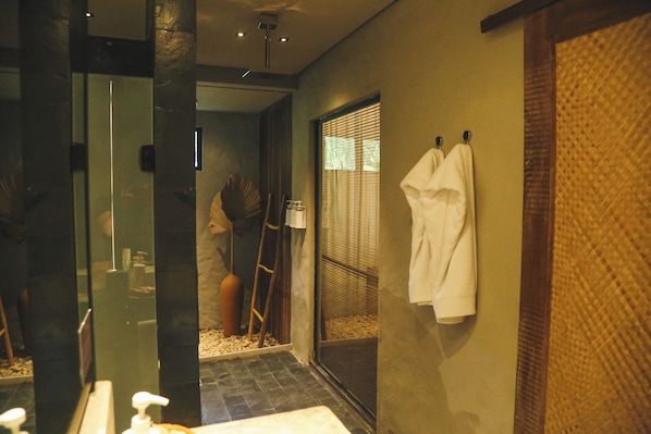 Standard Double Room, Private Bathroom | Bathroom | Shower, free toiletries, hair dryer, bathrobes